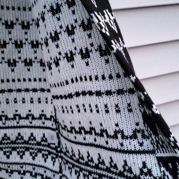 CHRISTOPHER &BANKS WOMENS SWEATER SIZE MEDIUM NWT - Picture 10 of 16